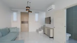 Maisonette No. 4, living room, hallway