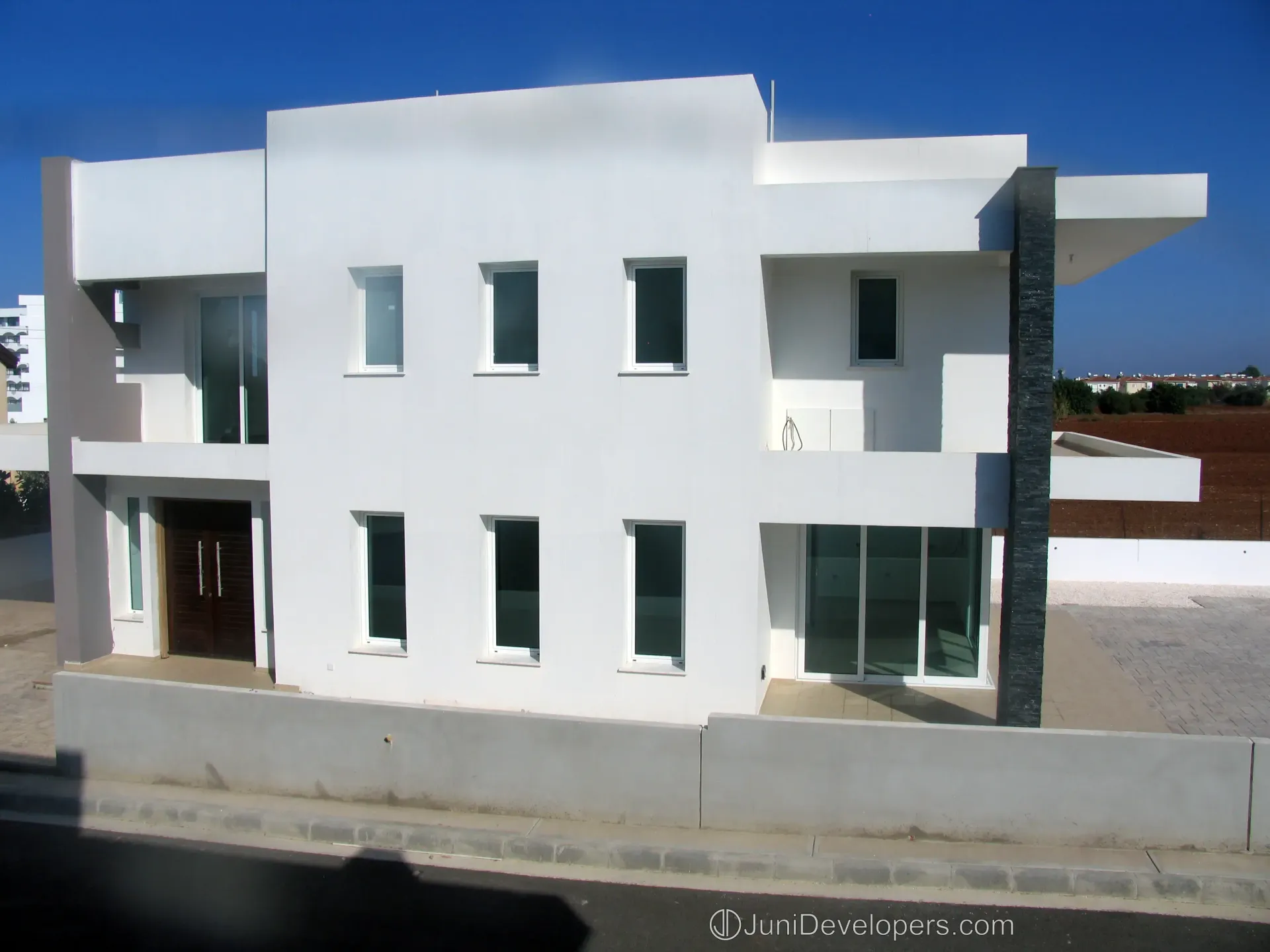 Luxury house in Cyprus near bars and restaurants with big plot