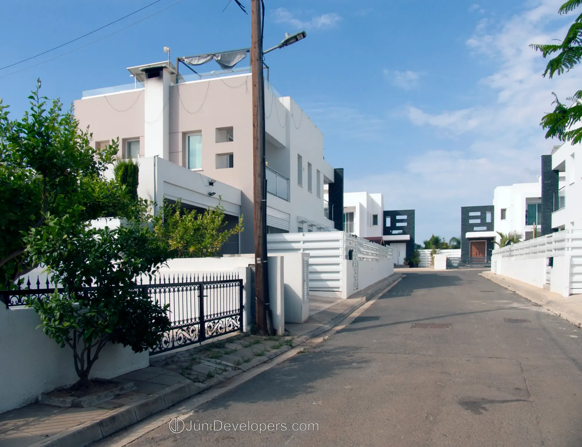 3 bedroom house in resort area Cyprus with parking space