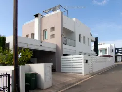 Spacious three bedroom villa in Paralimni, private road