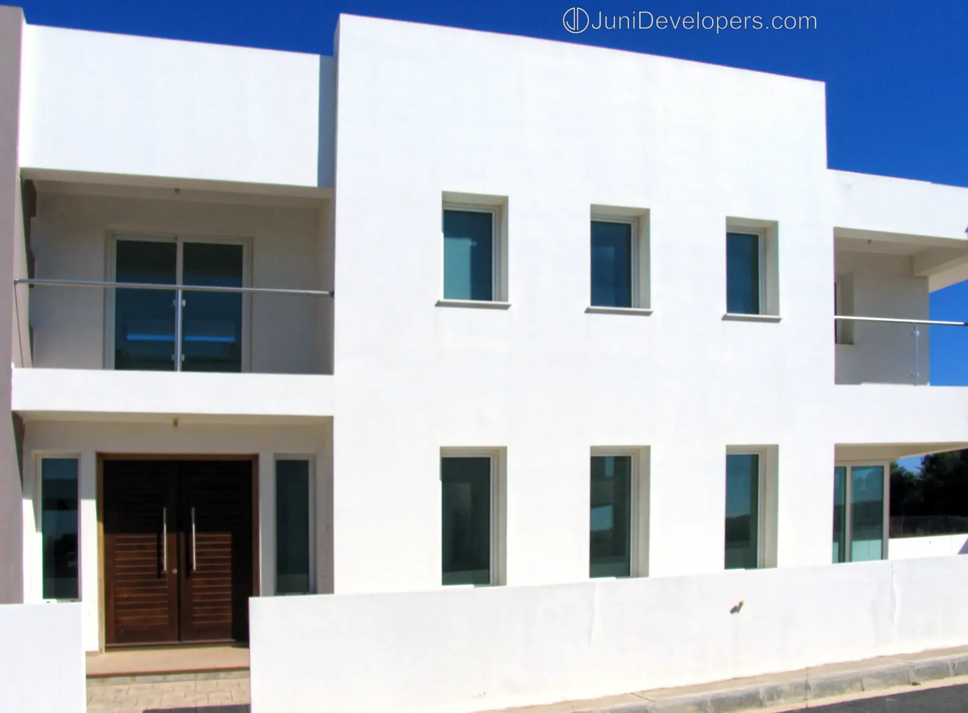 3 bedroom house in Cyprus with swimming pool near the beach