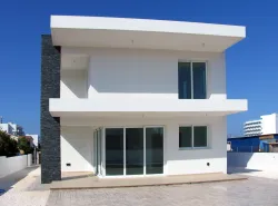 Luxury house in Paralimni Cyprus near the beach with parking space
