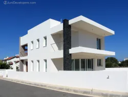 3 bedroom house in Cyprus seafront with title deeds