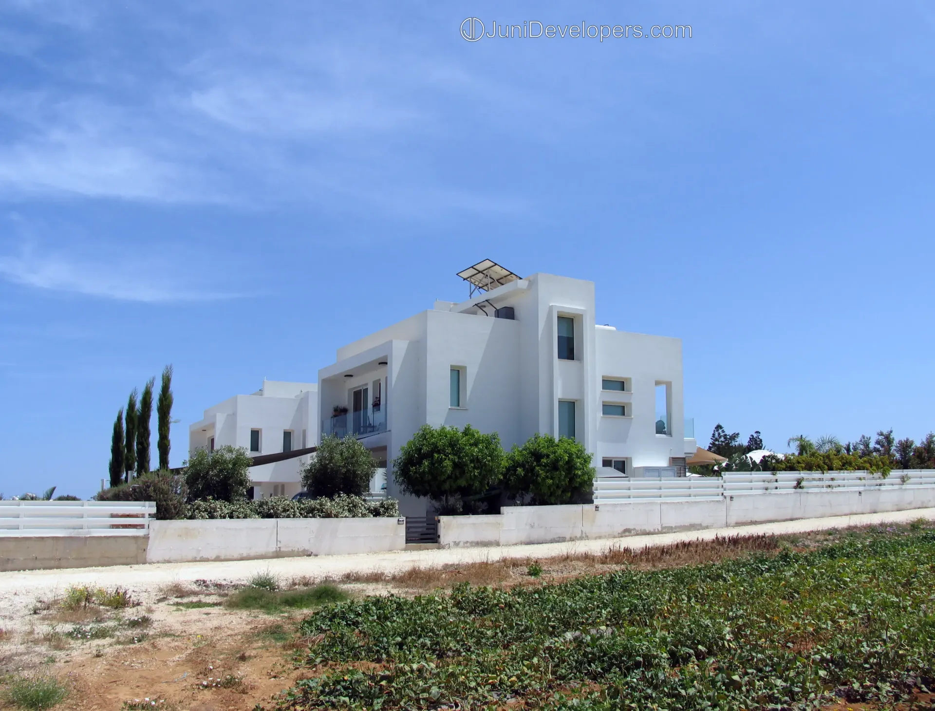 Premium spacious villa in Pernera near restaurants with basement and private garage
