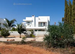 Exclusive luxury villa in Pernera hotel area with large swimming pool and balconies