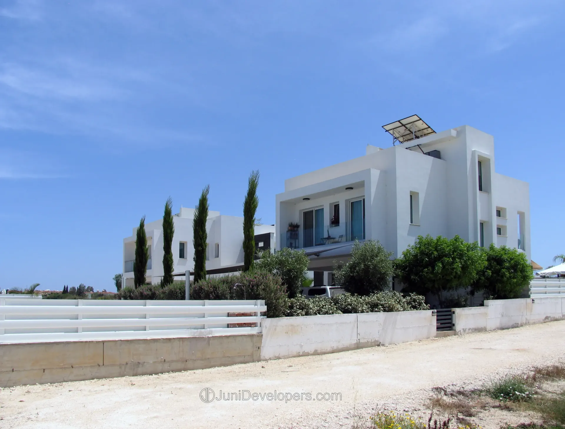 Charming spacious villa in Pernera near restaurants with a landscaped plot and title deeds